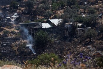 Una propiedad dañada tras el lanzamiento de cohetes fronterizos a Israel desde el Líbano, en medio de hostilidades transfronterizas en curso entre Hezbolá y las fuerzas israelíes, en el norte de Israel el 12 de junio de 2024. REUTERS/Gil Eliyahu