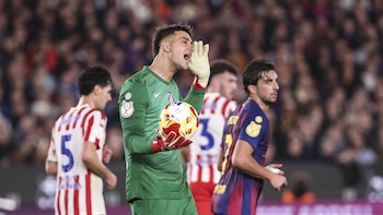 El Atlético frena con sufrimiento