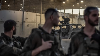 Un parlamentario ultraderechista de Israel destruye bajo escolta militar un memorial en Cisjordania