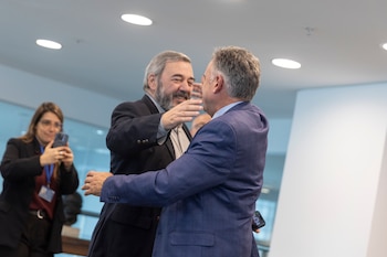El presidente de Uruguay, Yamandú Orsi, junto al intendente de Montevideo, Mario Bergara (Camilo dos Santos Ayala, Presidencia)