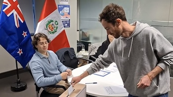 En Nueva Zelanda, los compatriotas acuden a las urnas entre los primeros del mundo y ponen en marcha el proceso para el padrón registrado en el exterior - Créditos: ONPE.