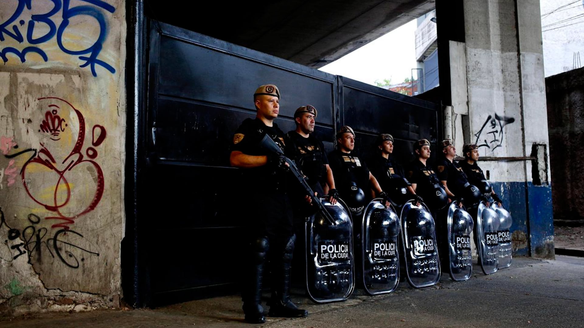 “Al que usurpa, sepa que lo vamos a ir a buscar. Acá no hay grises, ni confundimos necesidad con impunidad. Siempre vamos a estar del lado de la legalidad. El orden no se negocia”, determinó Jorge Macri