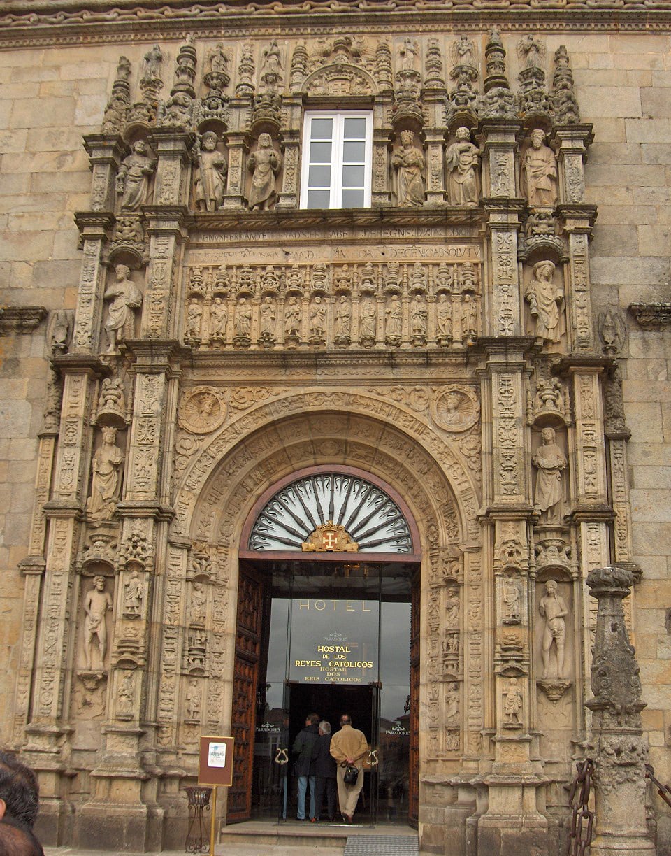 Portada Parador Reyes Católicos, en Galicia. (Wikimedia)