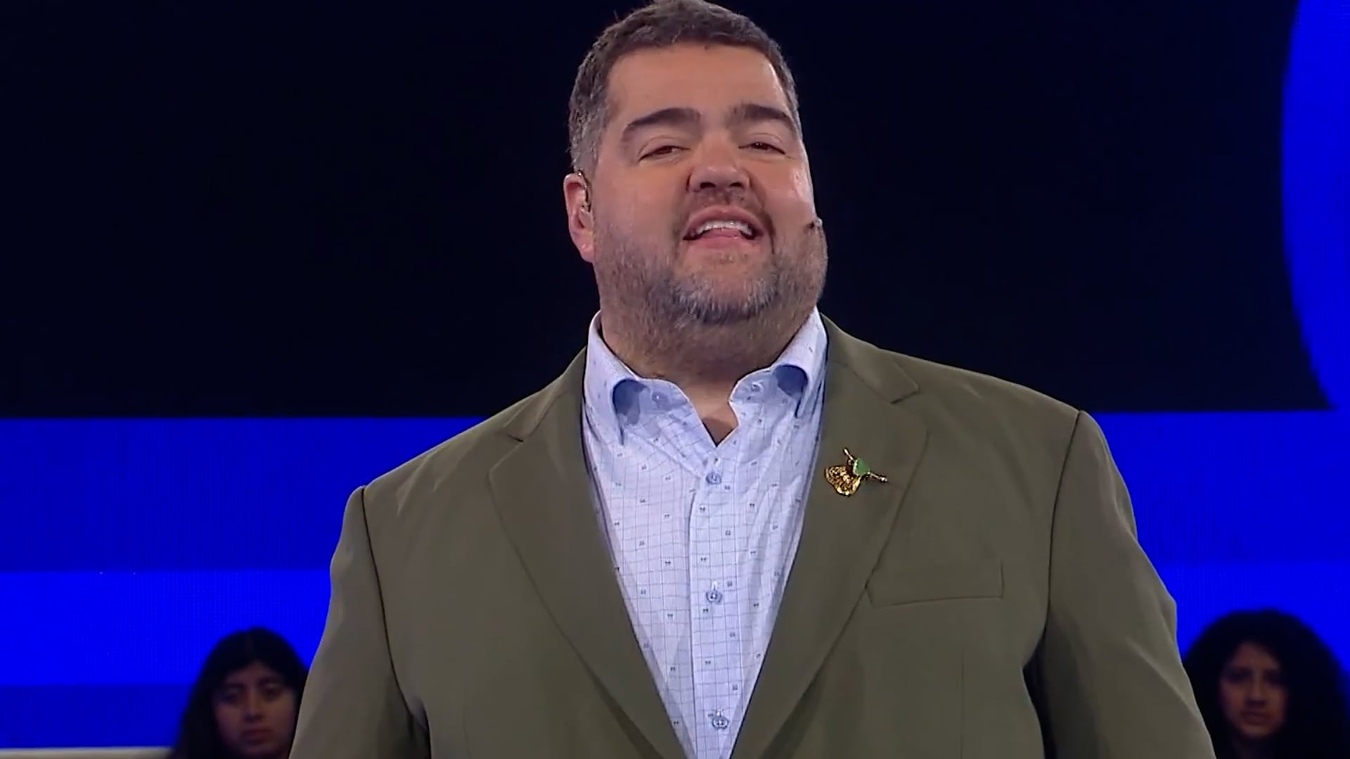 El conductor Darío Barassi bromeó sobre la edad de Oscar cuando el participante contó que conoció a su pareja en un boliche
