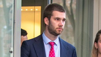 La nueva vida Juan Urdangarin tras su ascenso en la empresa de competiciones de lanchas del yerno de Aznar: de becario a alto ejecutivo en cuatro años