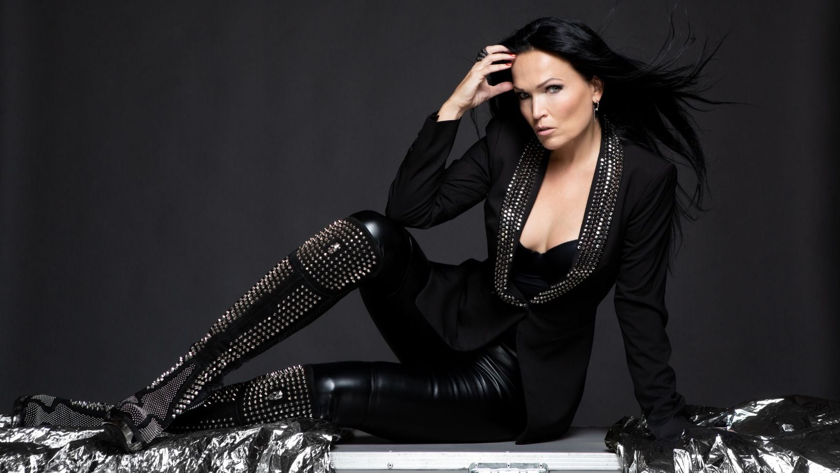 La fundadora de Nightwish regresa a México con un show navideño de corte teatral y cinematográfico. (Tarja Turunen)