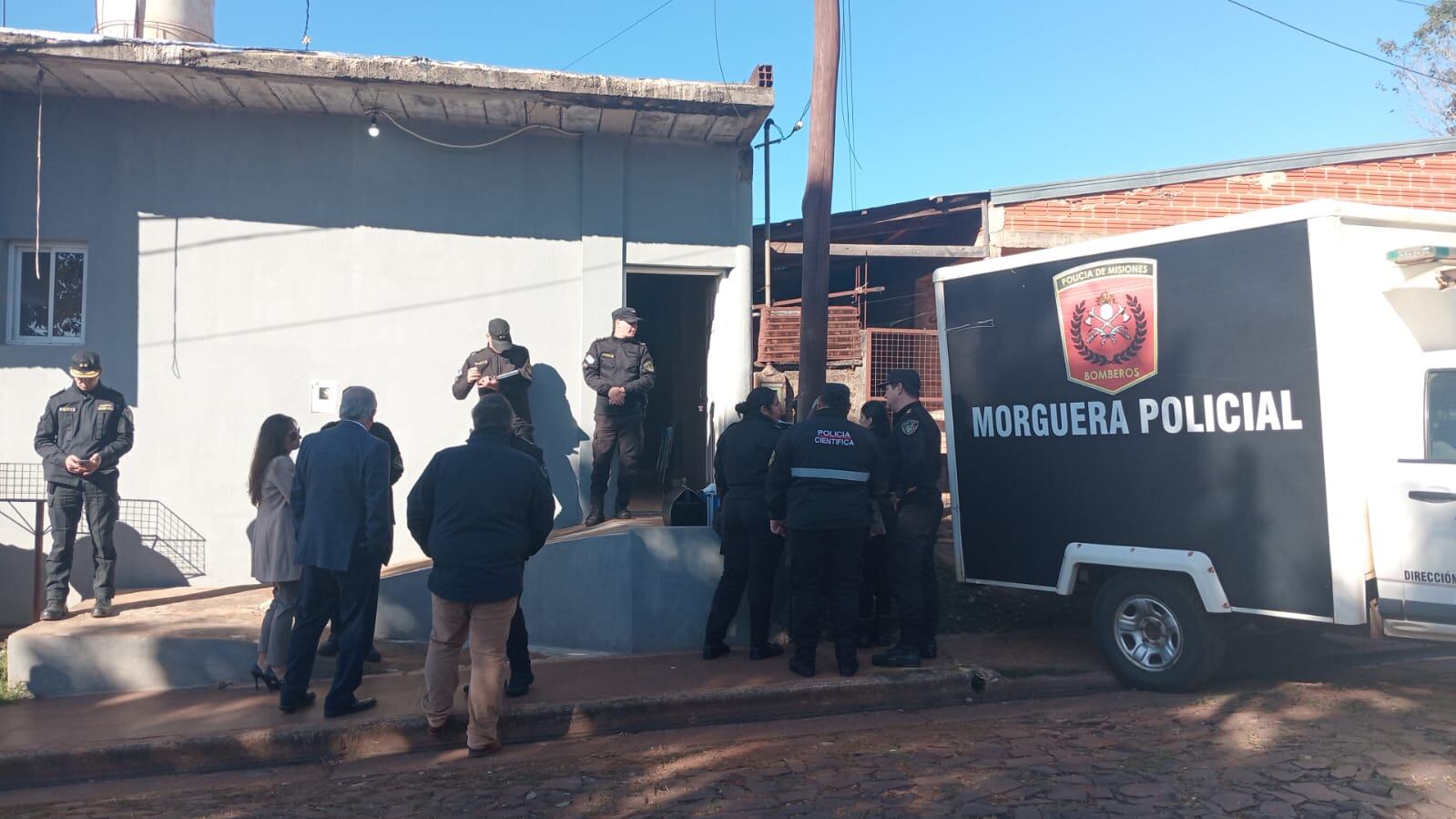 La vivienda en la que fueron encontrados los cuerpos y las víctimas heridas