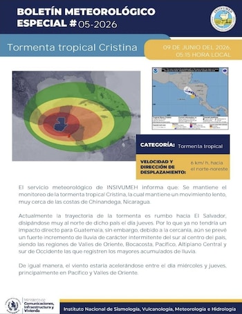 Boletín meteorológico especial de INSIVUMEH mostrando un mapa de Centroamérica con la trayectoria de la Tormenta Tropical Cristina y zonas de lluvia