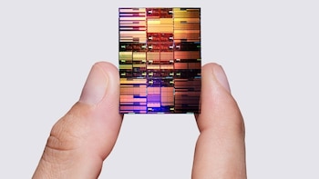 IBM presenta el primer chip de menos de 1 nanómetro, con 100.000 millones de transistores y el tamaño de una uña