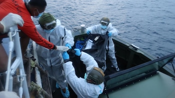 Al menos un muerto y más de 30 desaparecidos tras el hundimiento de un ferry por el fuerte oleaje en Vanuatu
