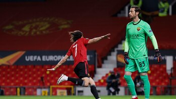 Cavani anotó dos goles y