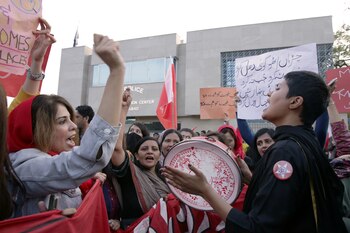 Mujeres bailan en Islamabad, Pakistan