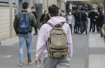 Un estudiante en las inmediaciones