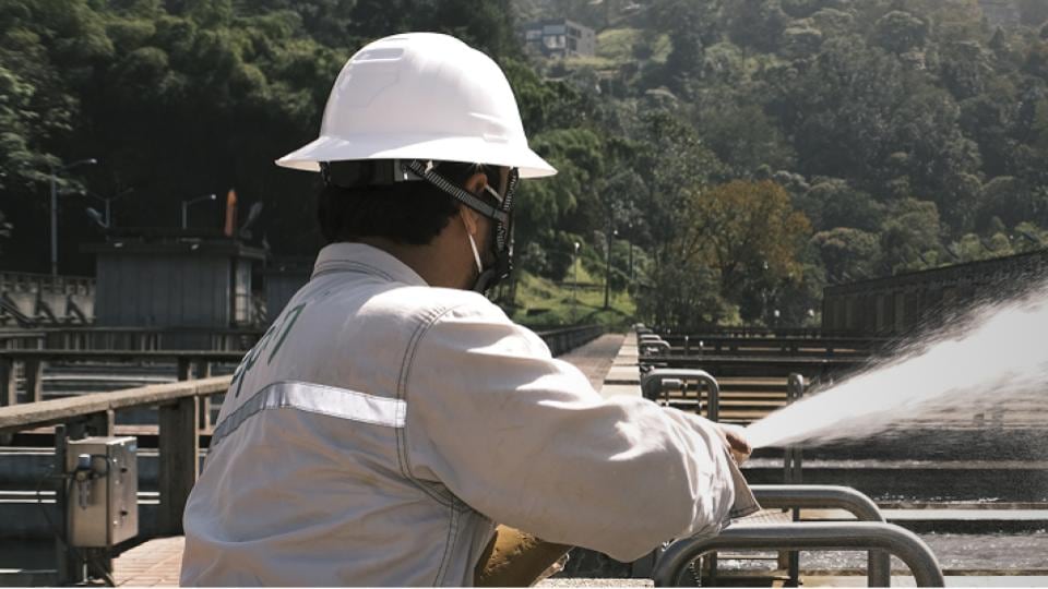 El embalse de Piedras Blancas, que abastece a las zonas incluidas en el racionamiento de EPM, registra un déficit de 120 litros de agua por segundo - crédito EPM