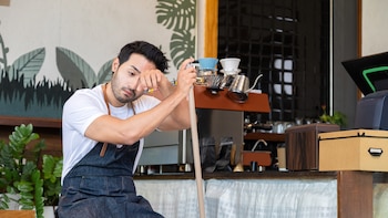 Un camarero pregunta por