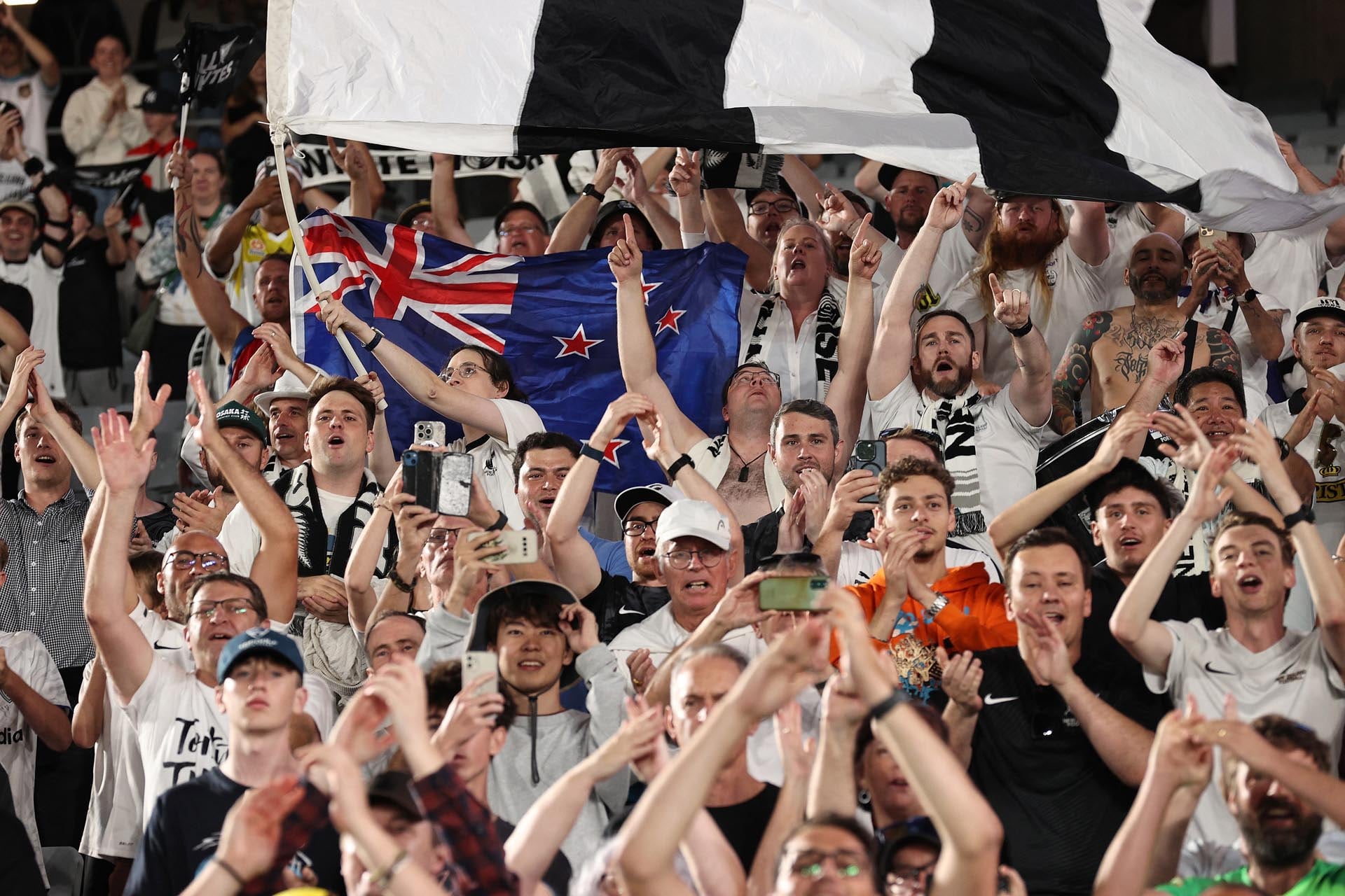 Los hinchas de los All Whites prometen ser una de las aficiones fuertes en la Copa Mundial 2026 - crédito DAVID ROWLAND / AFP