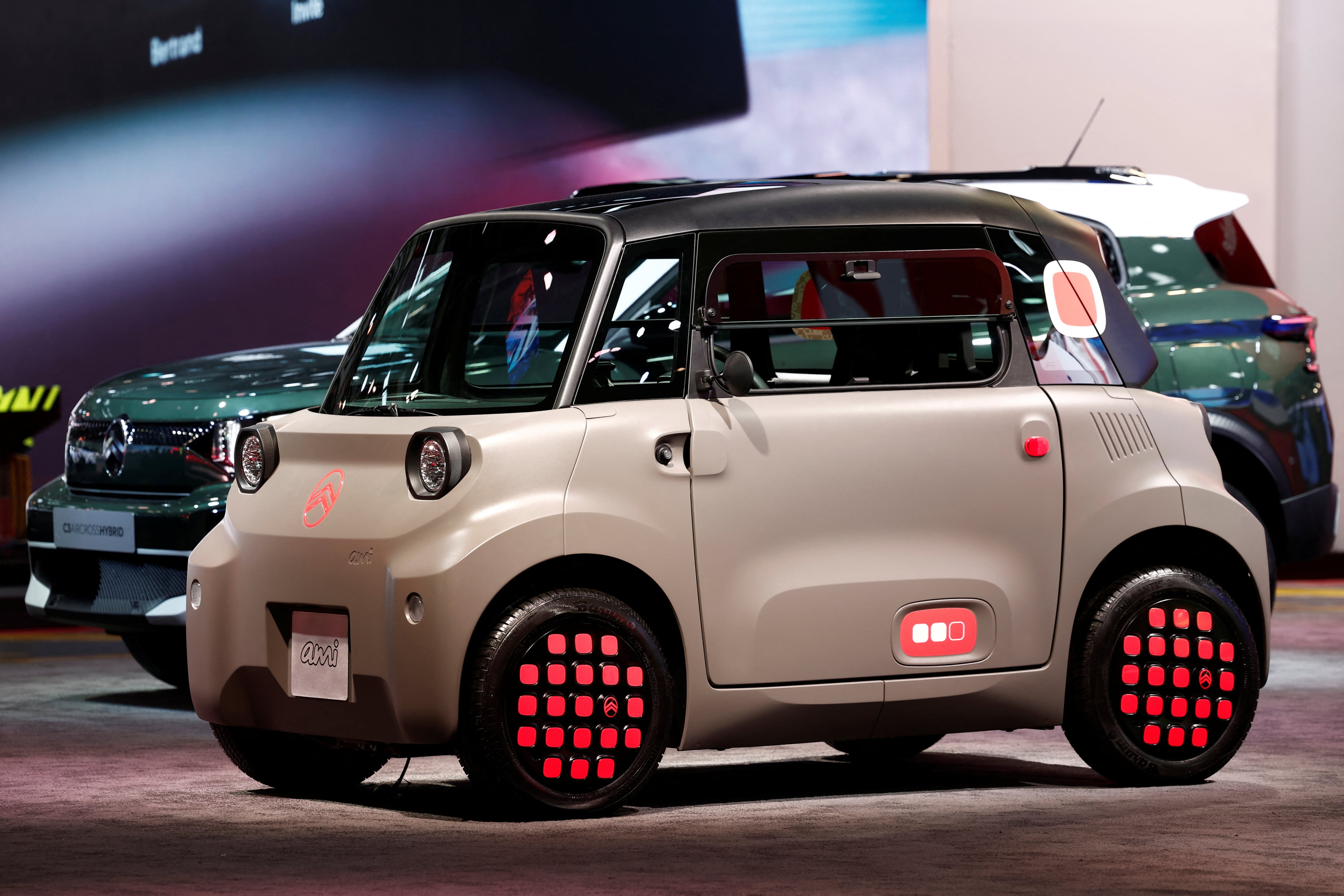 El Citroen Ami fue el prime ensayo conceptual de la marca evocando un auto histórico con propulsión eléctrica. REUTERS/Benoit Tessier