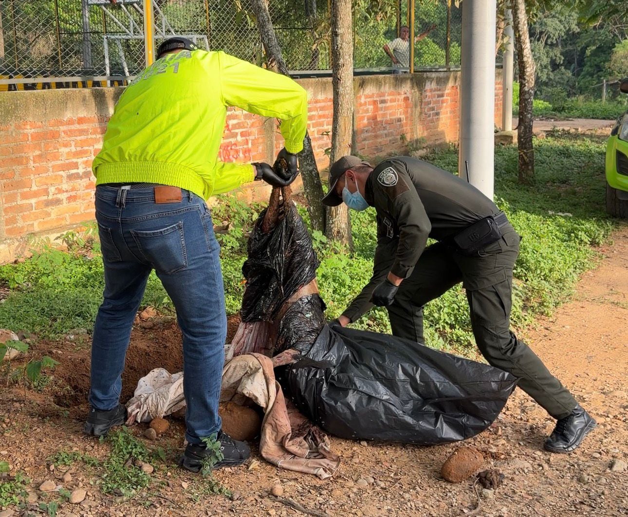 Se conoció que el presunto agresor habría causado la muerte de otros dos perros y que aún queda un animal en riesgo en la vivienda - crédito @Cportilla40 / X