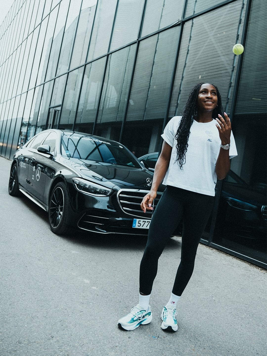 La figura del tenis femenino arma una cartera con New Balance, Baker Tilly y Fanatics, entre otros (@cocogauff)