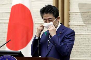 Shinzo Abe, ridiculizado por el