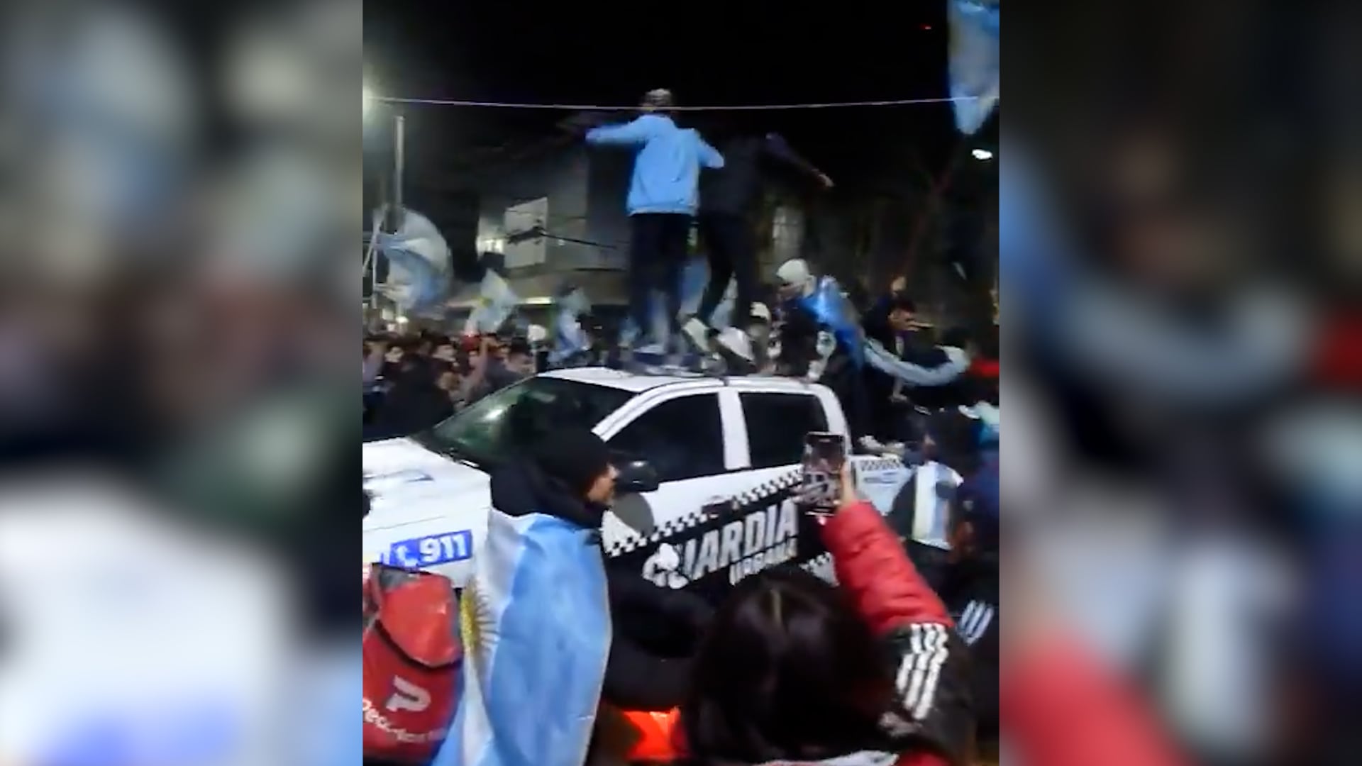 El episodio ocurrió en la Plaza Mitre de Esteban Echeverría, donde vecinos celebraban la clasificación de la Selección Argentina a octavos del Mundial 2026