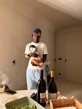 Nico Williams y su sobrino Niko, hijo de Iñaki Williams. (INSTAGRAM).