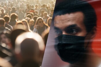 La variante delta causa más