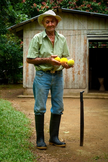 Un granjero costarricense de 82