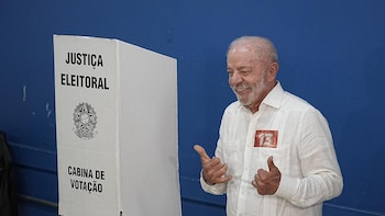 Telefónica y Santander se desploman en Bolsa tras la victoria electoral de Lula da Silva en Brasil