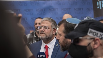 Ben Gvir publica un vídeo reprendiendo a activistas de la flotilla esposados y arrodillados en Ashdod