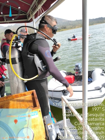 Las autoridades activaron el sistema comando de incidentes y desplegaron buzos especializados para la búsqueda en el embalse de Tominé - crédito Delegación Bomberos de Cundinamarca/Prensa