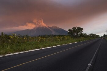 El Volcán de Fuego arroja