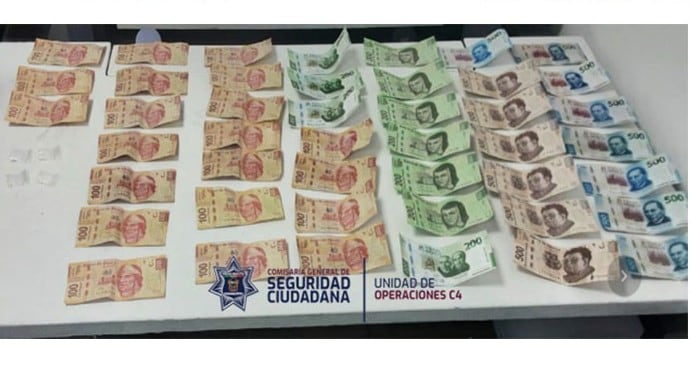 En la escena se encontraron billetes presuntamente falsos. Foto:; (Gobierno Municipal)