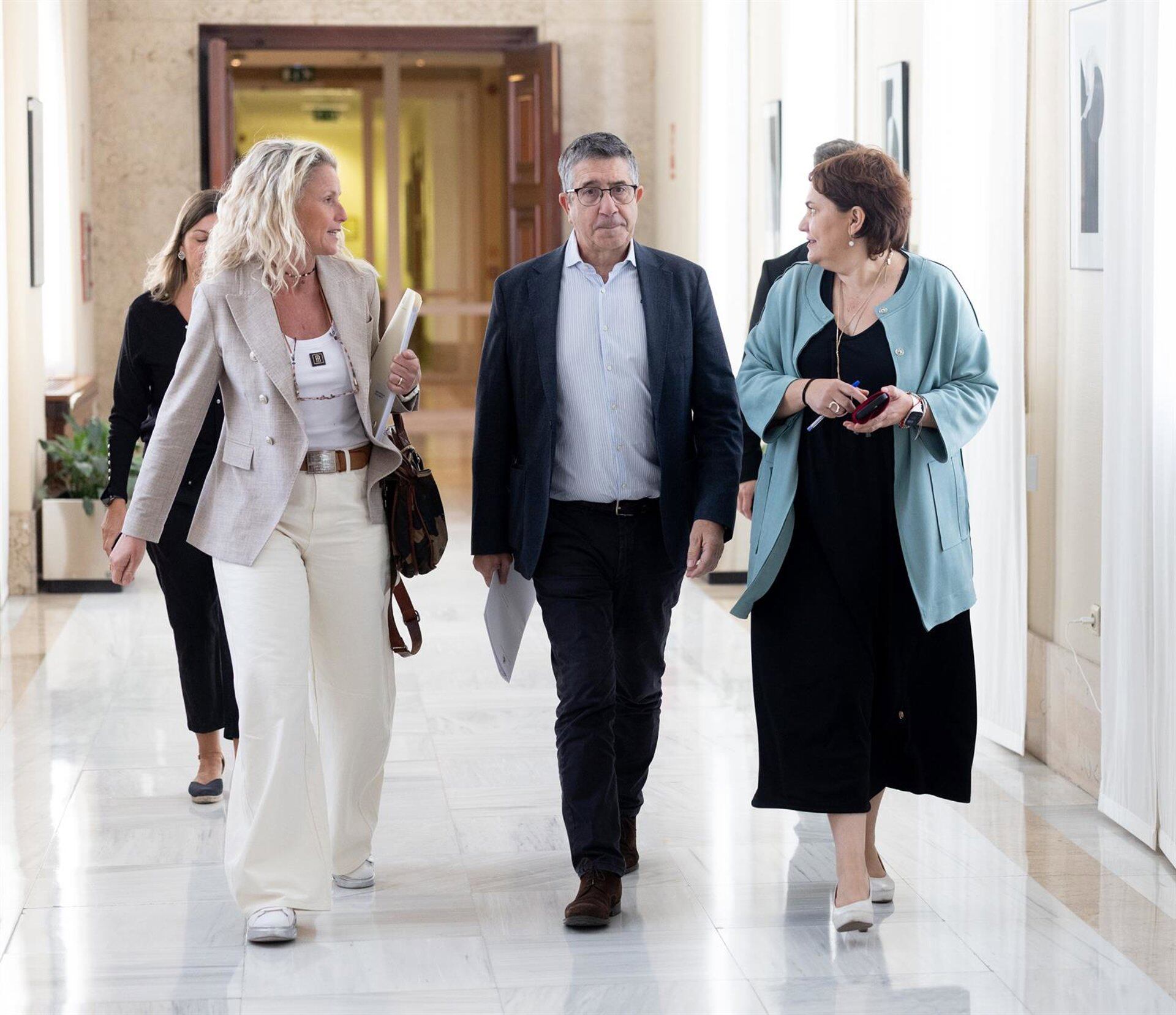 Cargos del PSOE acusan a Mazón de mentir el día de su salida y ven al PP «en manos de Vox»