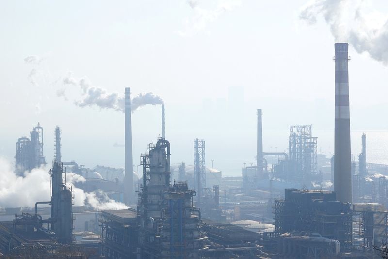La refinería Dalian Petrochemical Corp de China National Petroleum Corporation (CNPC) se ve en Dalian, provincia de Liaoning, China (REUTERS/Stringer/Archivo)