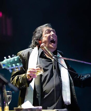 Cacho Castaña, en pleno show