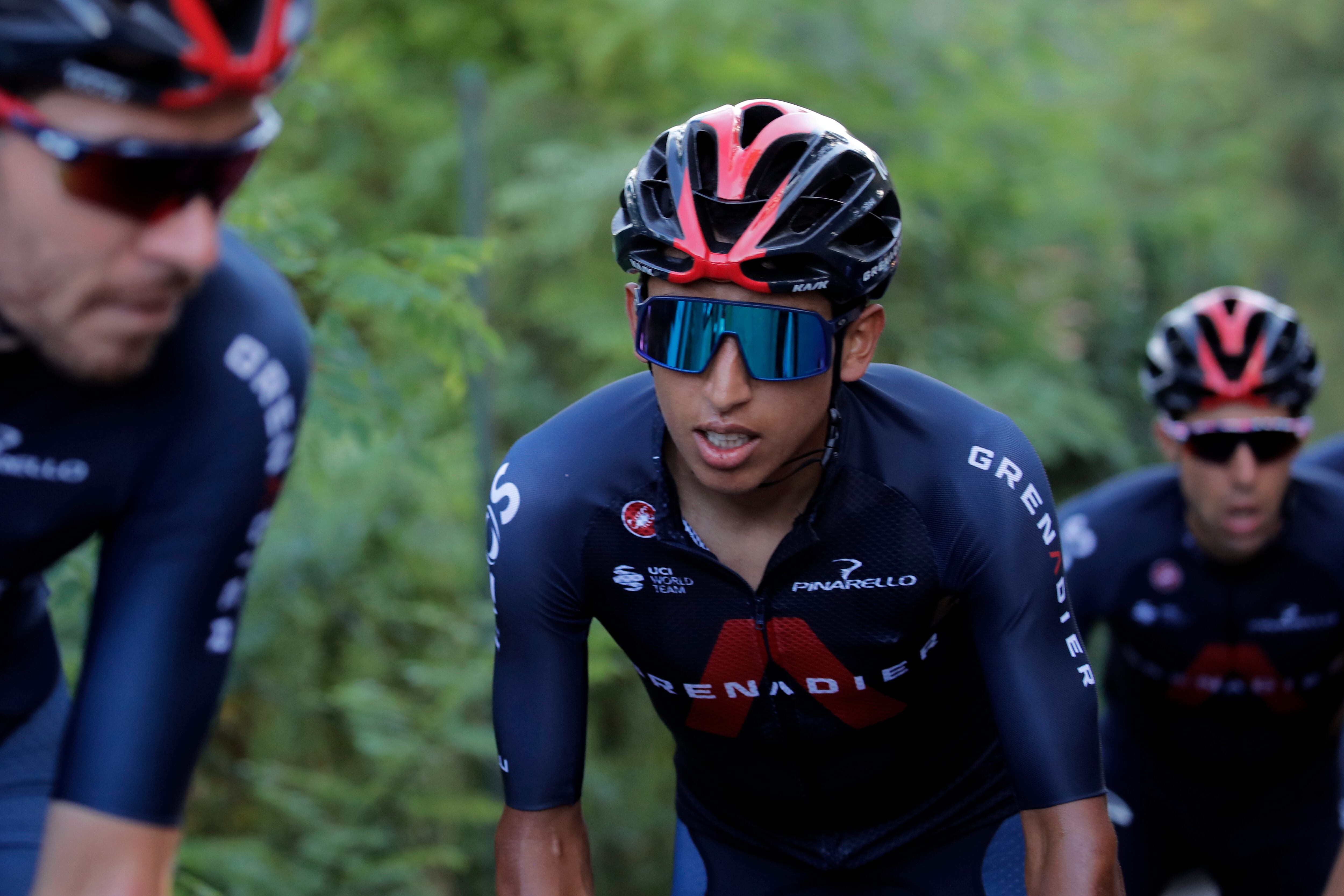 ARCHIVO - Foto del 27 de agosto del 2020, el colombiano Egan Bernal durante una sesión de entrenamiento afuera de Niza, Francia. (AP Foto/Christophe Ena), Archivo)