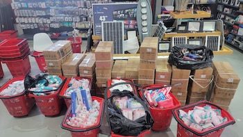 Autoridades dominicanas decomisan 5 mil medicamentos, estimulantes y bebidas alcohólicas en cuatro comercios chinos