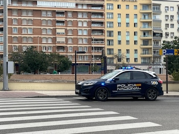 Un vehículo de la Policía Nacional en Zaragoza.