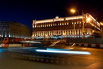 Vista de la sede del Servicio Federal de Seguridad (FSB, sucesor de la KGB soviética) en la plaza Lubyanskaya de Moscú, Rusia. (Foto AP)