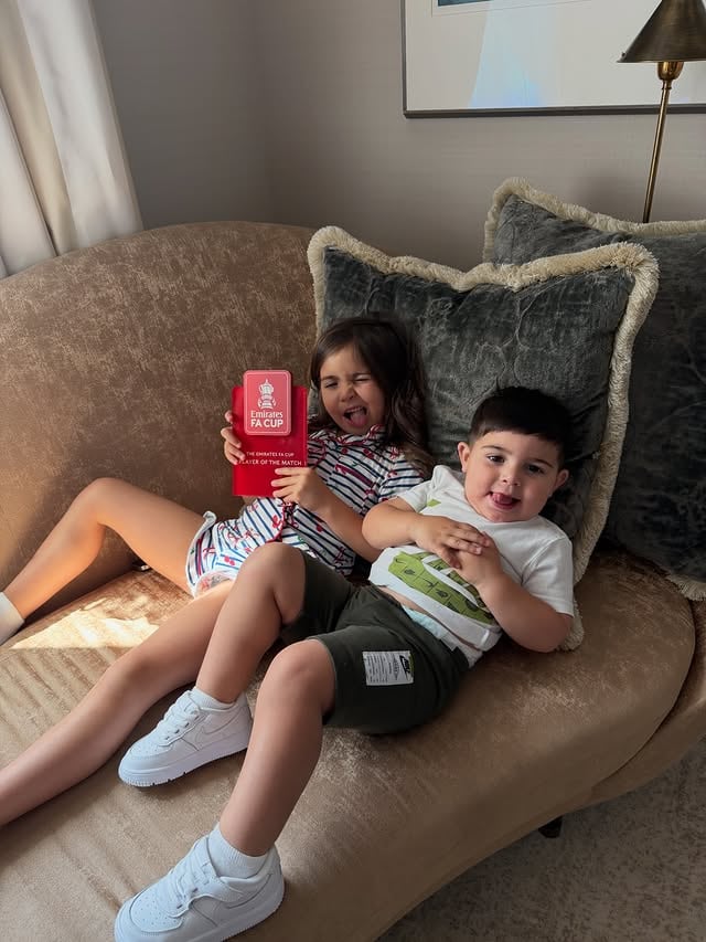 Las publicaciones de Valentina Cervantes mostraron escenas de la rutina familiar de los Fernández, destacando momentos cotidianos y juegos con sus hijos (Instagram)