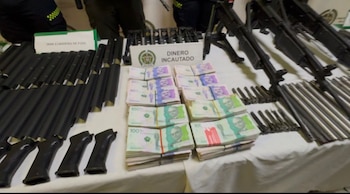 Un sótano adaptado como taller clandestino permitía la reparación y modificación de armamento ilegal en Medellín, ampliando la capacidad logística de los grupos criminales - crédito Federico Gutiérrez