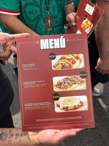 Los precios de alimentos y bebidas dentro del Estadio Ciudad de México durante el Mundial 2026 han generado debate entre aficionados, ya que una comida sencilla puede superar los 35 dólares por persona