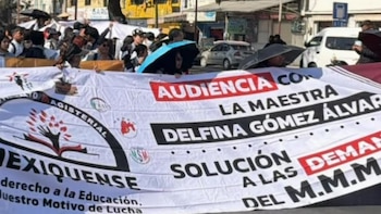 Integrantes de la UPREZ instalan