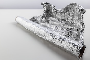 Papel de aluminio para guardar alimentos