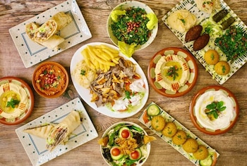 Menú del restaurante libanés Yunie. (Instagram)