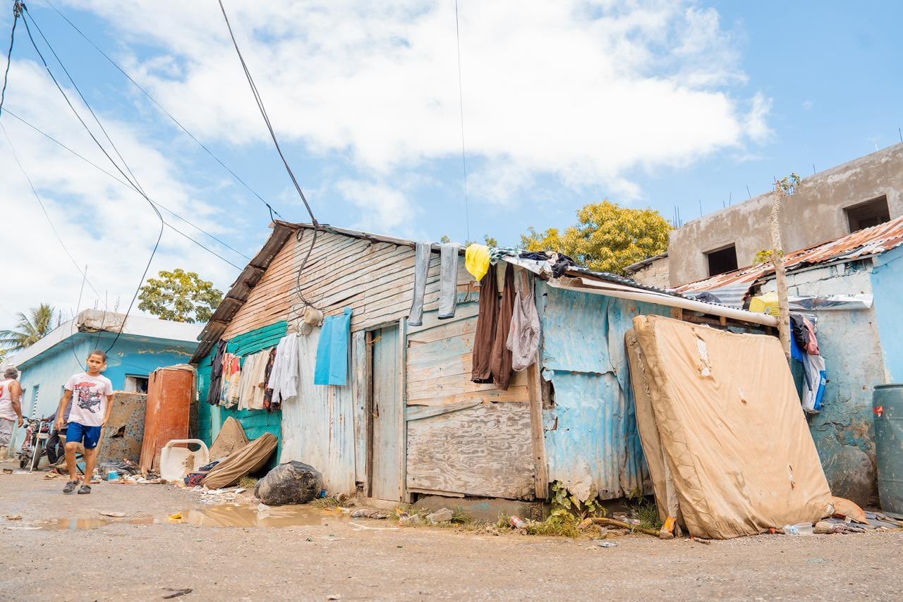 Una de las consecuencias trágicas de la emergencia en Villa Montellano fue la muerte de un niño de tres años, arrastrado por la crecida del río Camú. (Foto cortesía Ministerio de la Presidencia)