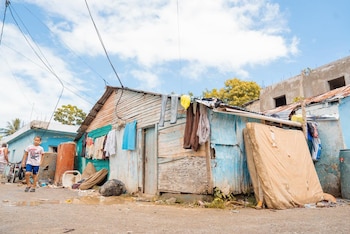 Una de las consecuencias trágicas de la emergencia en Villa Montellano fue la muerte de un niño de tres años, arrastrado por la crecida del río Camú. (Foto cortesía Ministerio de la Presidencia)