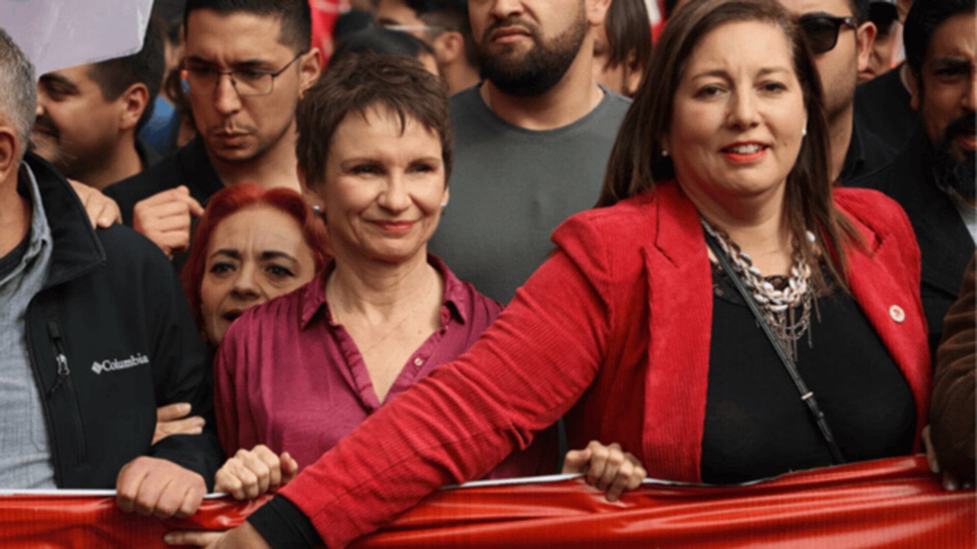 Carolina Tohá (PPD) llegó de la mano de la timonel socialista, Paulina Vodanovic, en una muestra de unidad.
