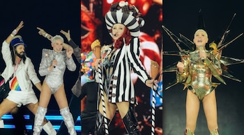 Collage de tres imágenes de una mujer en diferentes atuendos de escenario; uno plateado con un bailarín, uno de rayas con sombrero, y uno dorado y puntiagudo.